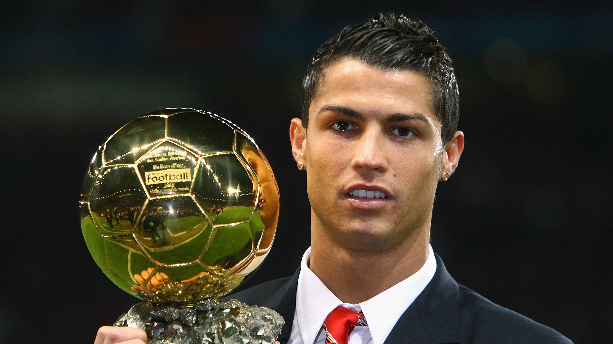 开云平台-皇马强压曼联，凯恩成为关键先生，一次转会如何重塑欧洲足坛权力版图